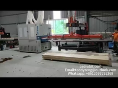 Machine automatique de chargement de planches en bois avec convoyeur à rouleaux