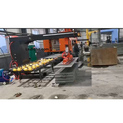 Machine électrique de chargement et de déchargement avec système de commande PLC