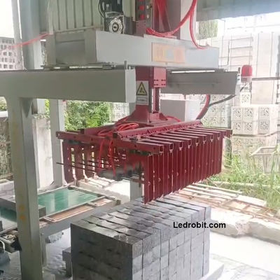 Automatisation de la palettisation des boîtiers industriels robotisés contrôlés par PLC