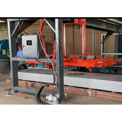Machine de traitement de plaques d'aluminium pour le chargement et le déchargement de robots